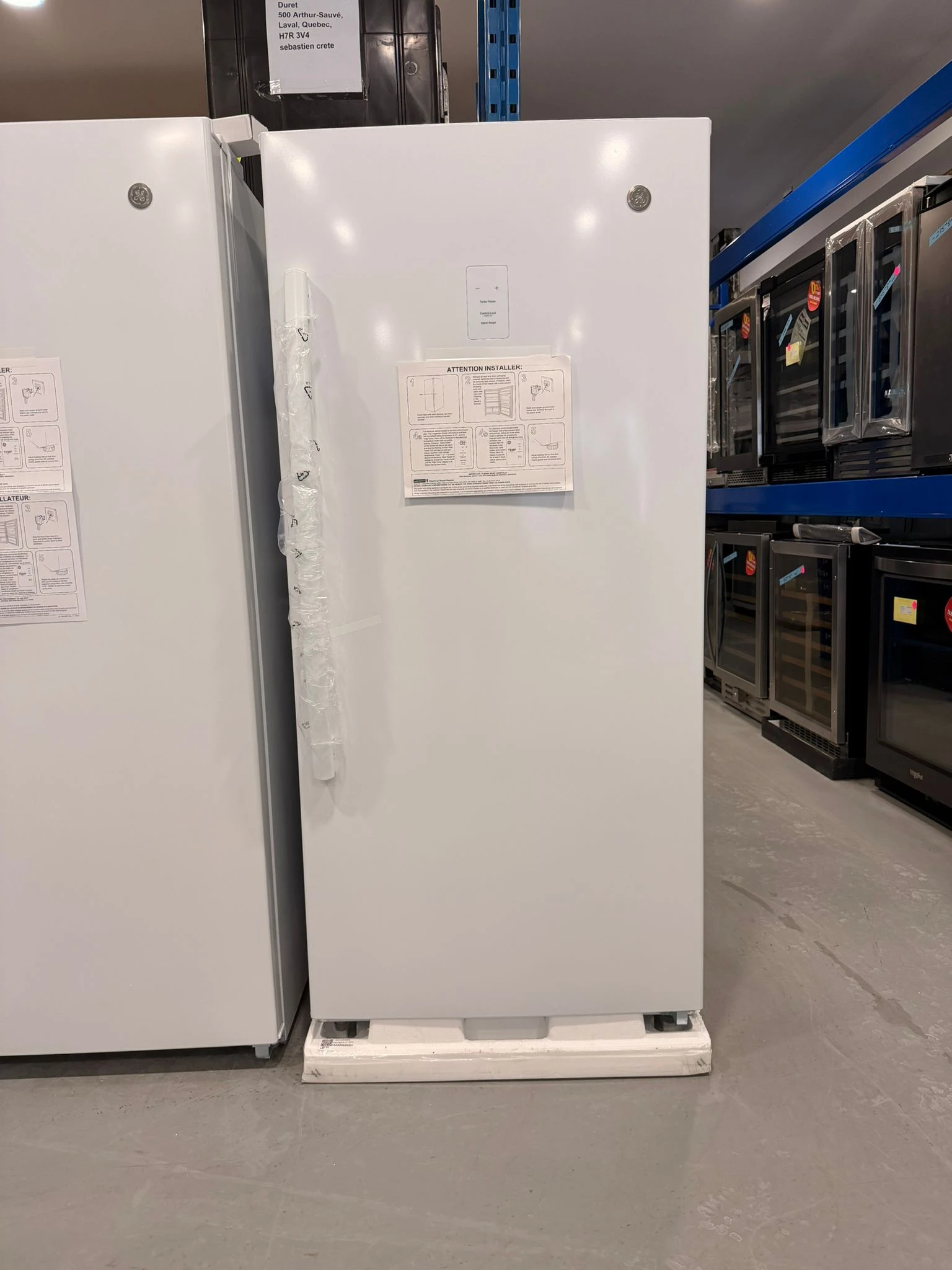 Congélateur vertical GE – 28 pouces, 14,1 pi³, blanc – FUF14DLRWW - Image 6