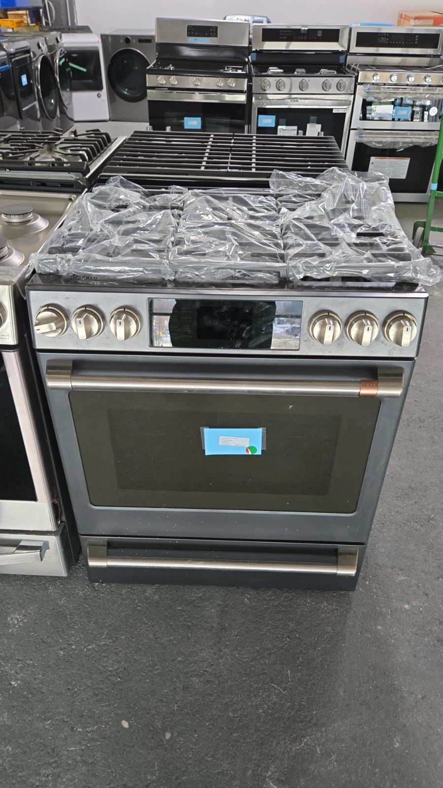 Cuisinière à biénergie GE Café – 30 pouces, 5,6 pi³, noir – CC2S900P3MD1 – Image 6