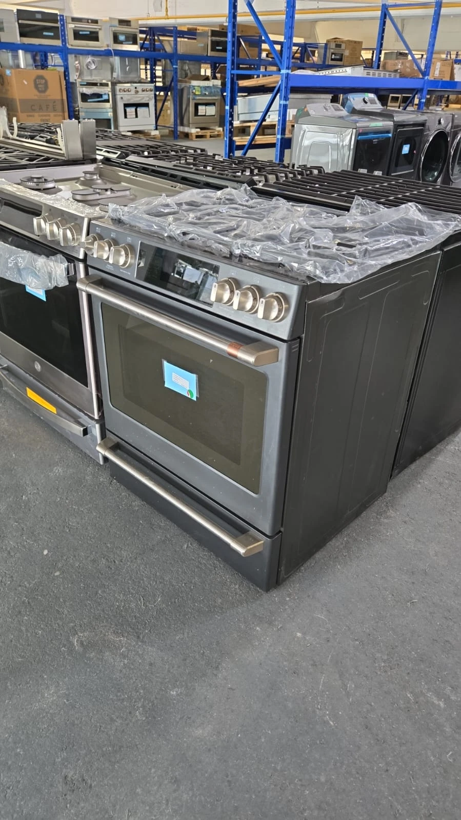 Cuisinière à biénergie GE Café – 30 pouces, 5,6 pi³, noir – CC2S900P3MD1 – Image 7