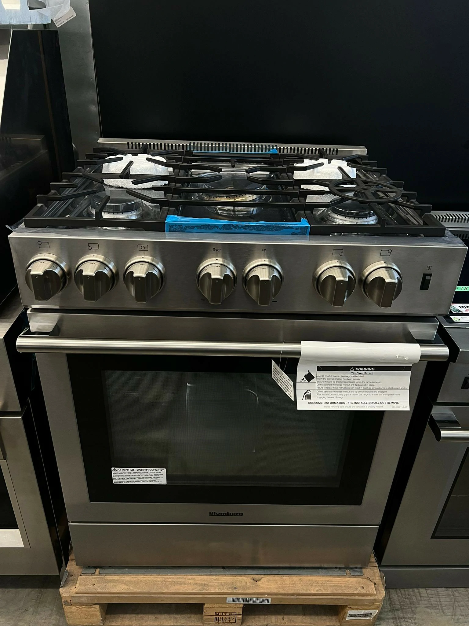 Cuisinière à gaz Blomberg – 30 pouces, 5,7 pi³, acier inoxydable – BGR30522SS – Image 7
