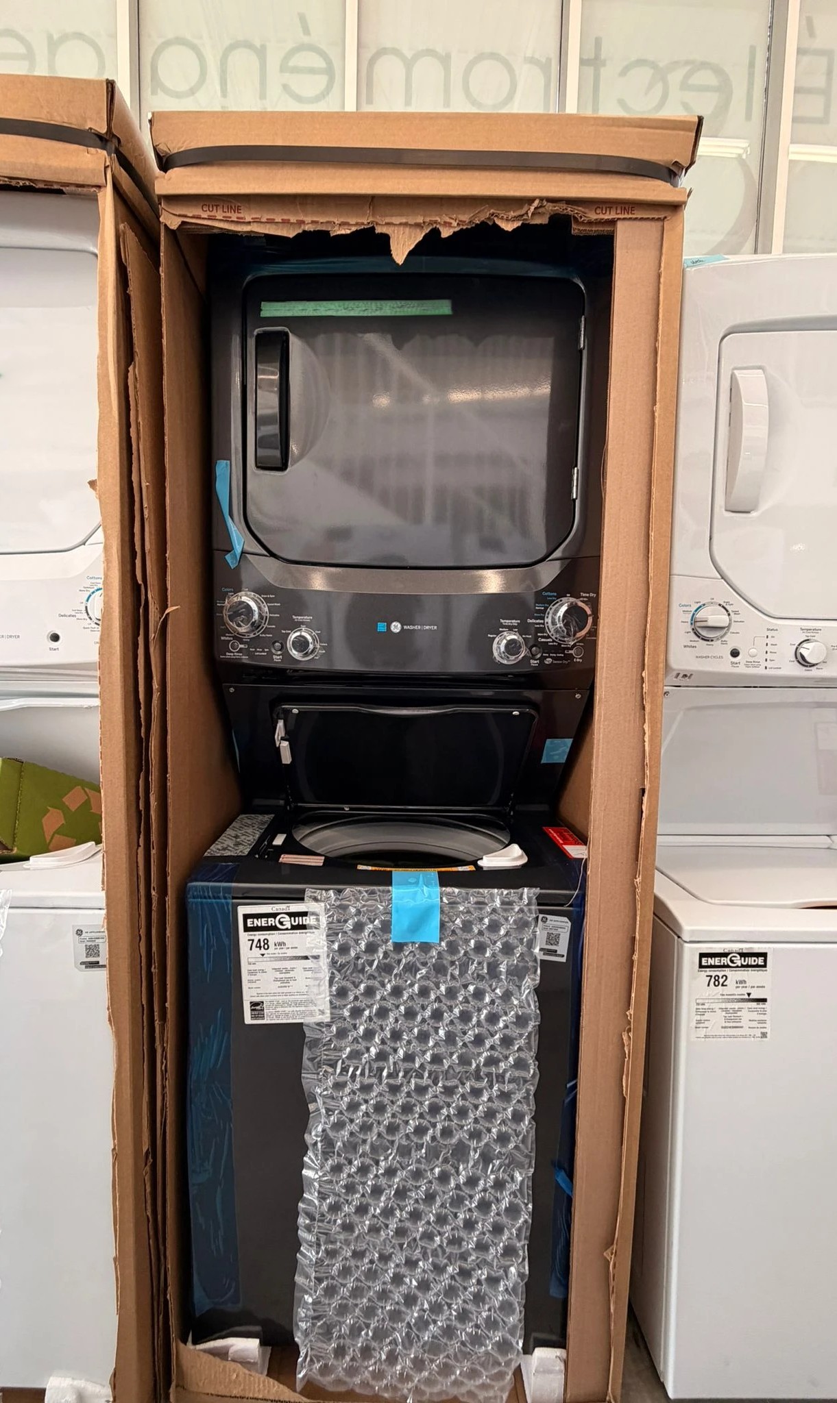 Centre de buanderie GE – 27 pouces, laveuse 4.5 pi³, sécheuse électrique 5.9 pi³, gris diamant – GUD37EEMNDG – Image 5