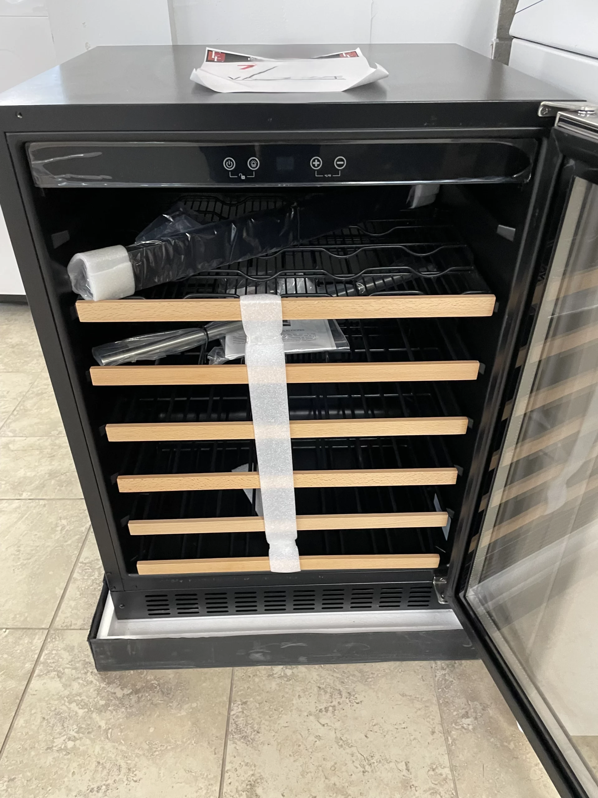 Cellier à vin Winecell’r – 46 bouteilles, porte vitrée, Noir– WC46 - Image 4