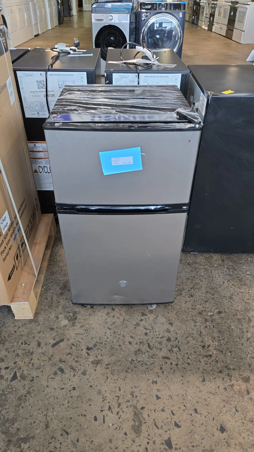 Réfrigérateur compact GE – 18 pouces, 3,1 pi³, inox – GDE03GLKLB - Image 4