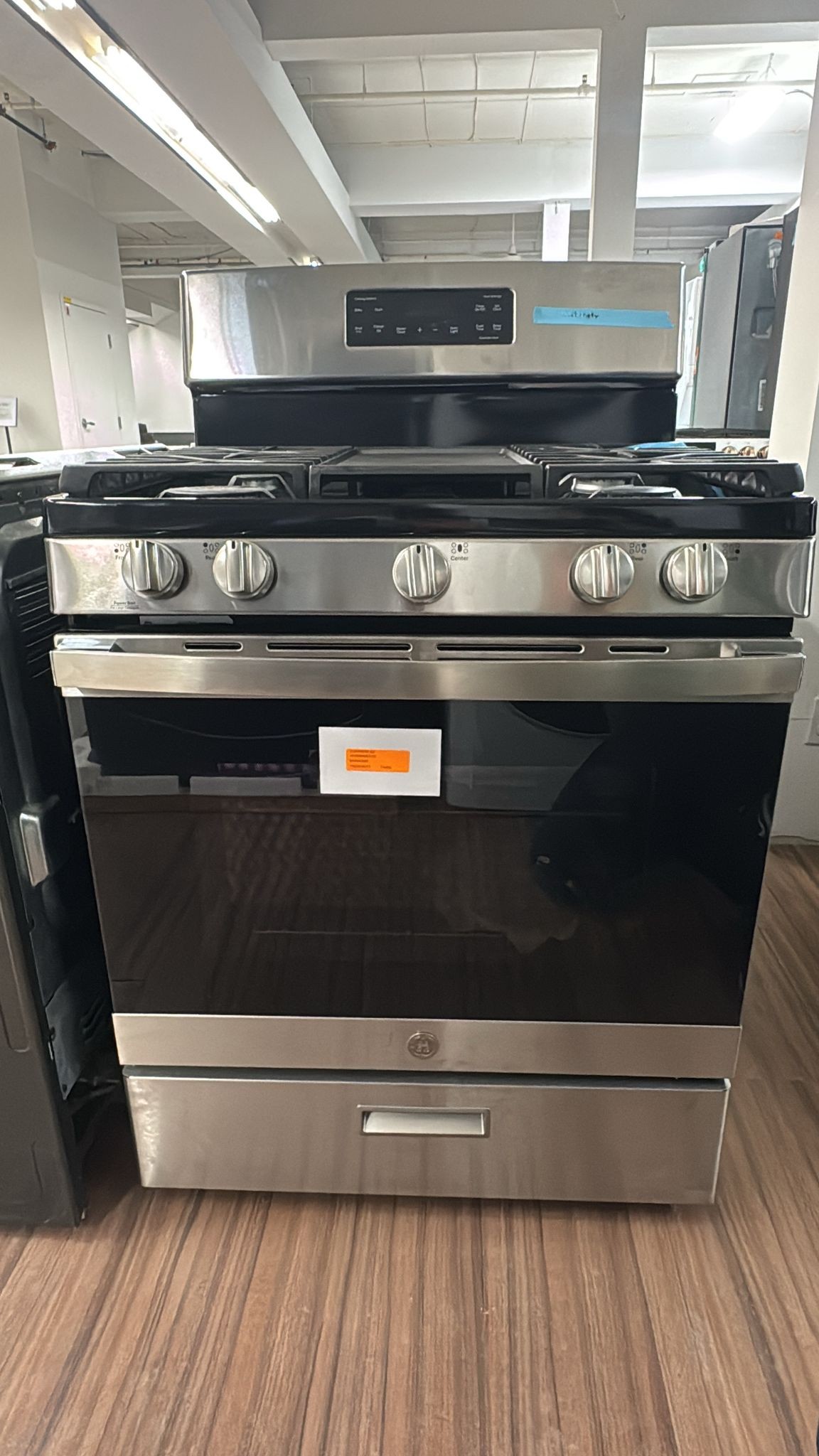 Cuisinière à gaz GE – 30 pouces, 5.0 pi³, Acier inoxydable – JCGBS66SEKSS – Image 4