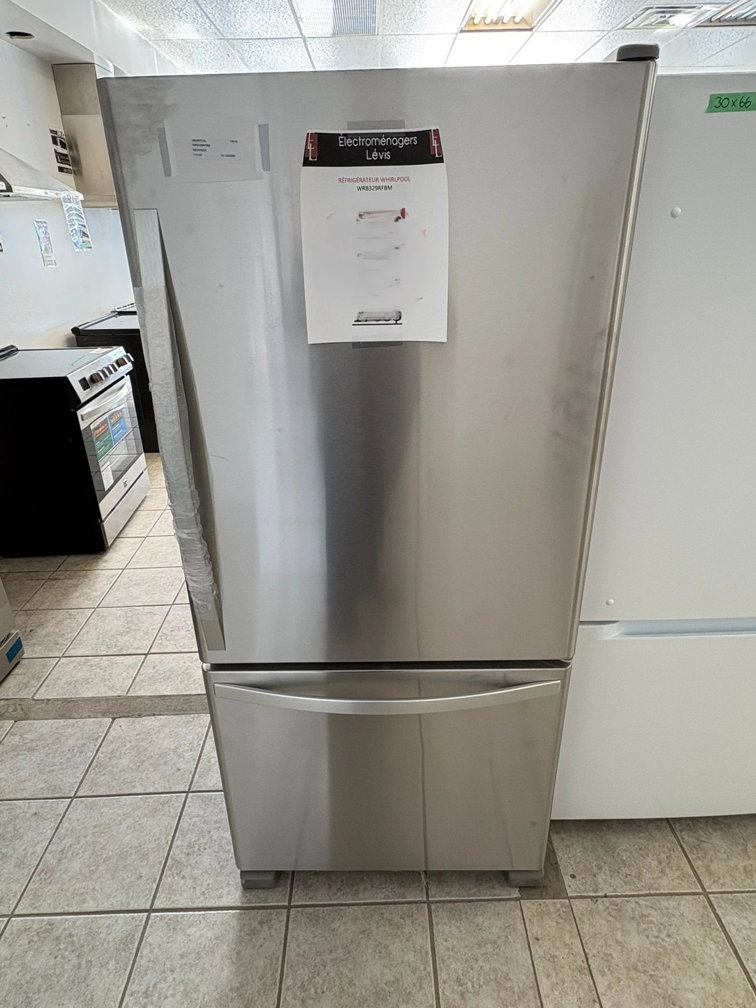 Réfrigérateur à congélateur inférieur Whirlpool – 30 pouces, 18.5 pi³, Acier inoxydable – WRB329RFBM – Image 5