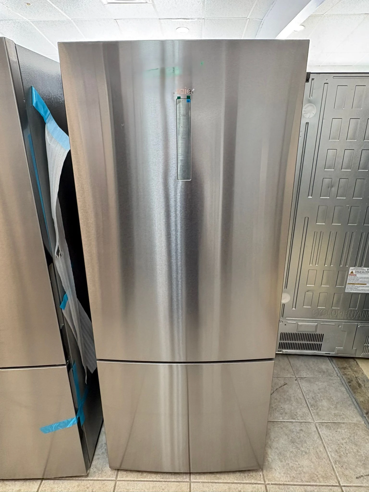 Réfrigérateur à congélateur inférieur Haier, 28 pouces, 15 pi³, Acier inoxydable – HRB15N3BGS - Image 5