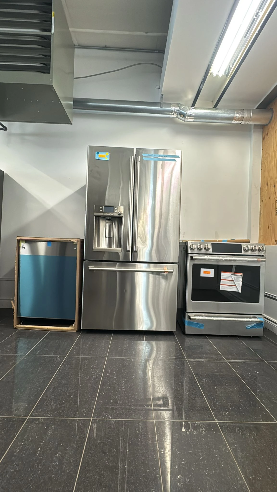 Ensemble cuisine GE Café inox – réfrigérateur, cuisinière biénergie et lave-vaisselle - CYE22TP2MS1 + CDT858P2VS1 + CC2S900P2MS1 - Image 9