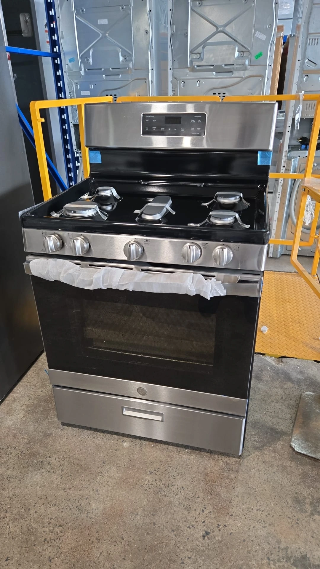 Cuisinière à gaz GE – 30 pouces, 5.0 pi³, Acier inoxydable – JCGBS66SEKSS – Image 4