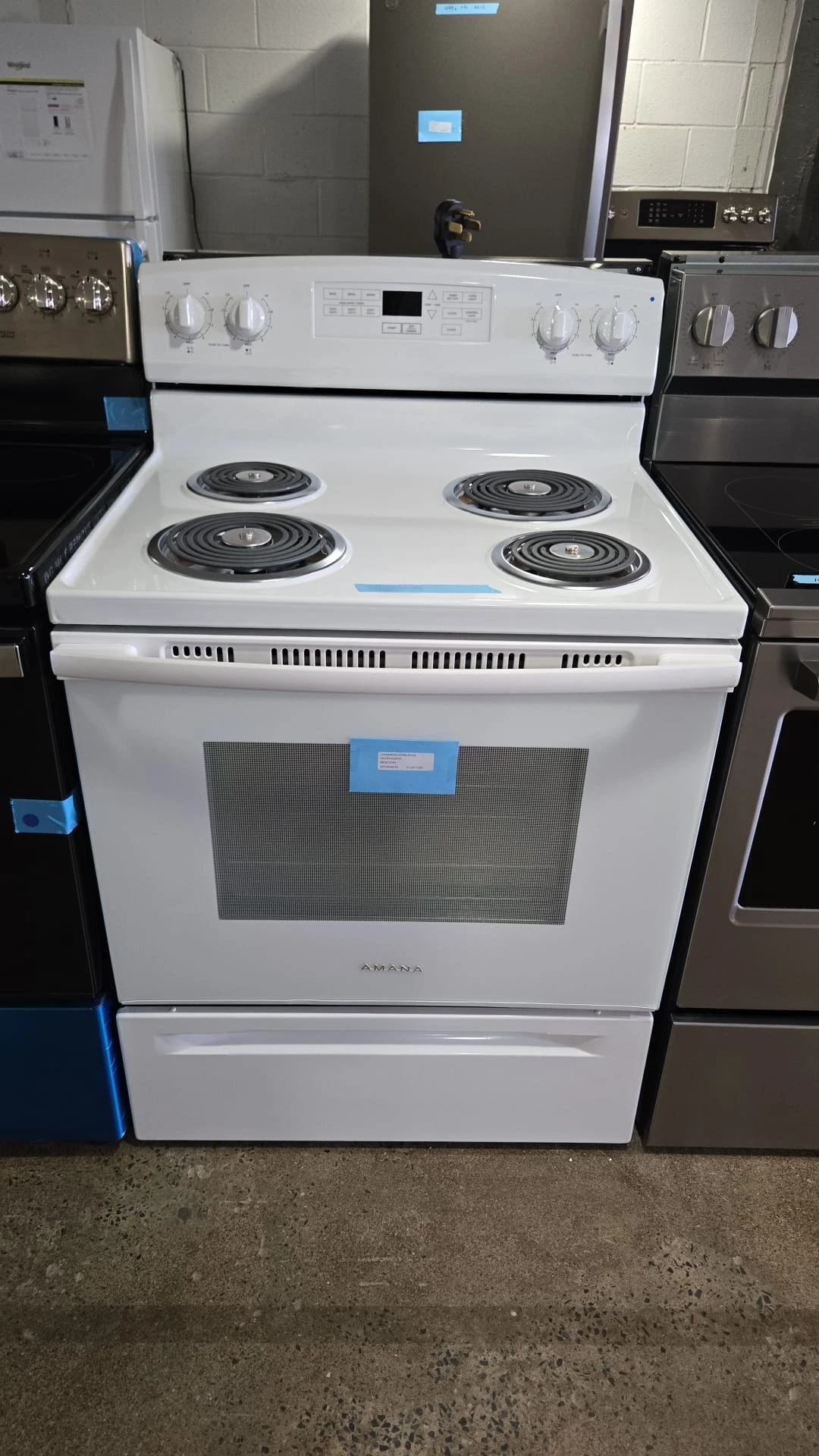 Cuisinière électrique Amana – 30 pouces, 4,8 pi³, autonettoyante, blanc – YACR4503SFW – Image 3