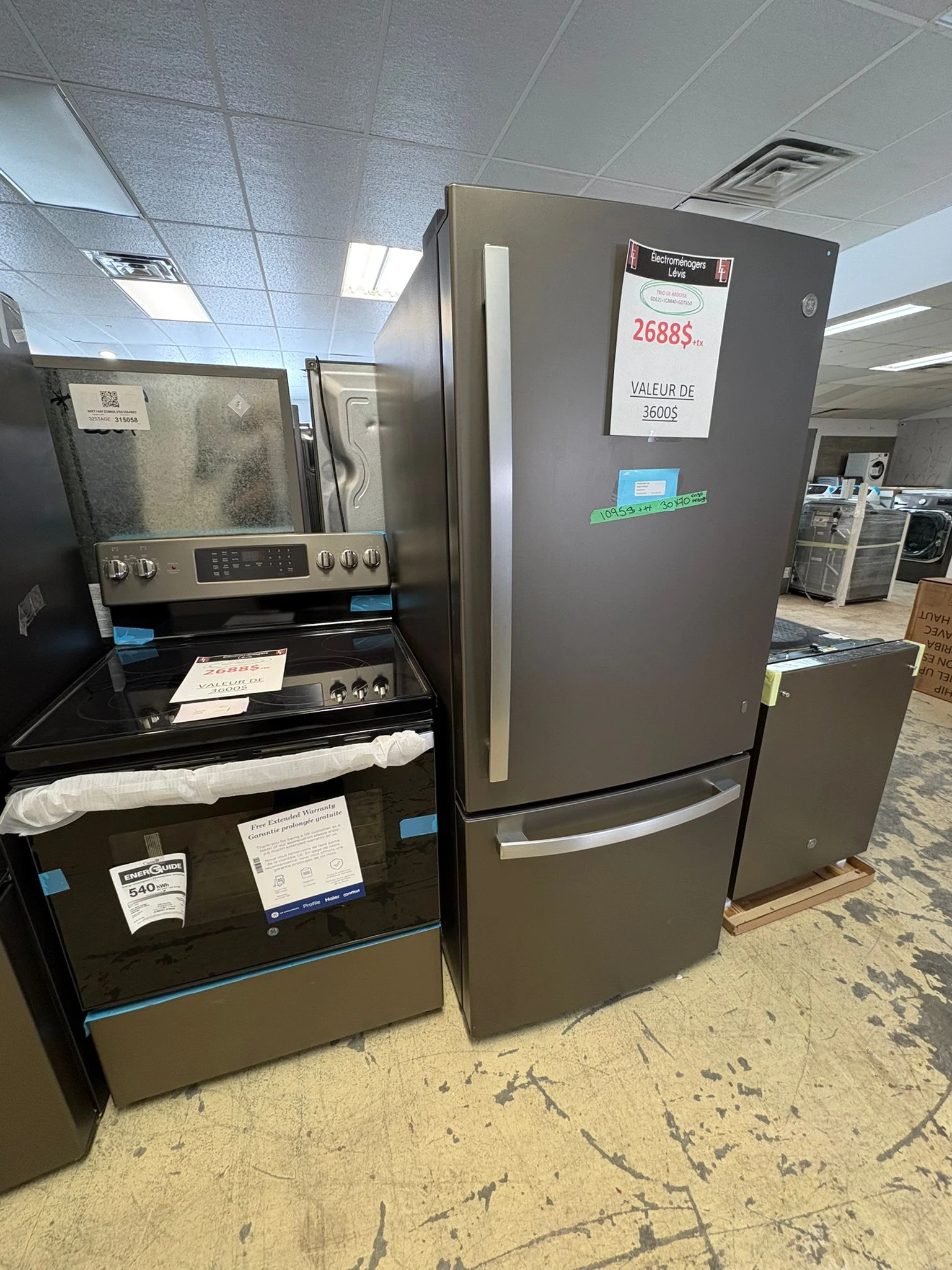 Ensemble cuisine GE ardoise – réfrigérateur, cuisinière électrique et lave-vaisselle - GDT650SMVES + GDE21DMKES + JCB840ETES - Image 9