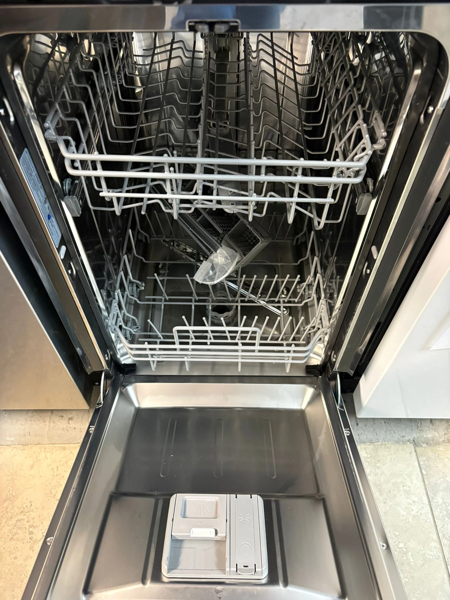 Lave-vaisselle GE, 18 pouces,52 dB, 6 cycles, Acier inoxydable – GBF180SSMSS – Image 5