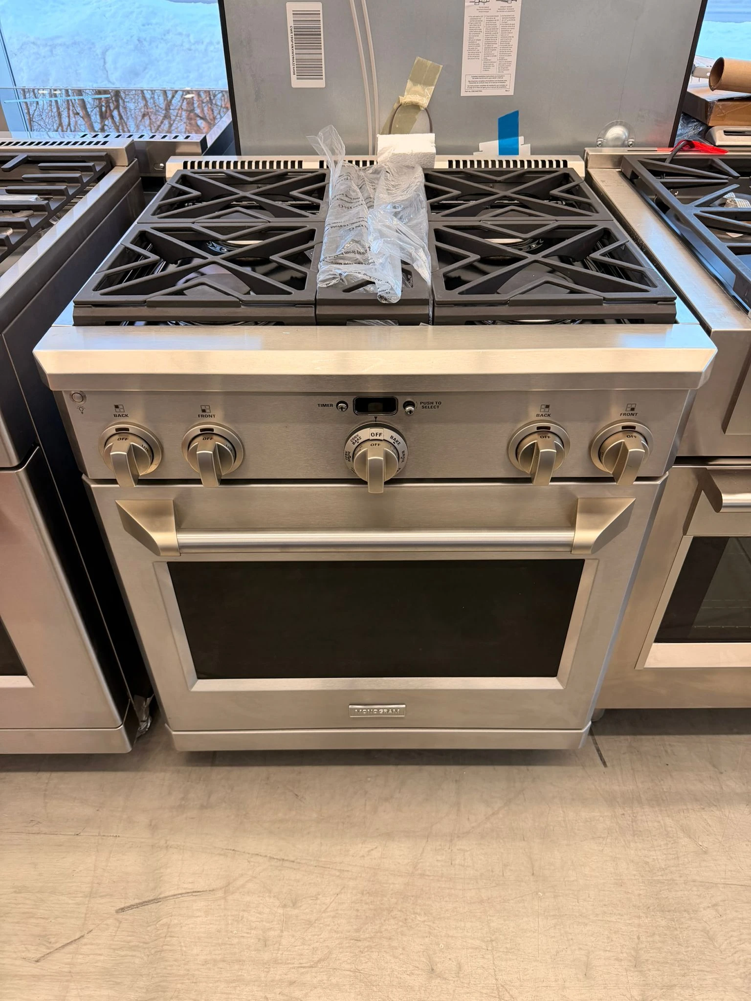 Cuisinière à biénergie Monogram – 30 pouces, 5,3 pi³, convection, autonettoyante, 4 brûleurs, inox – ZDP304NP8SS – Image 4