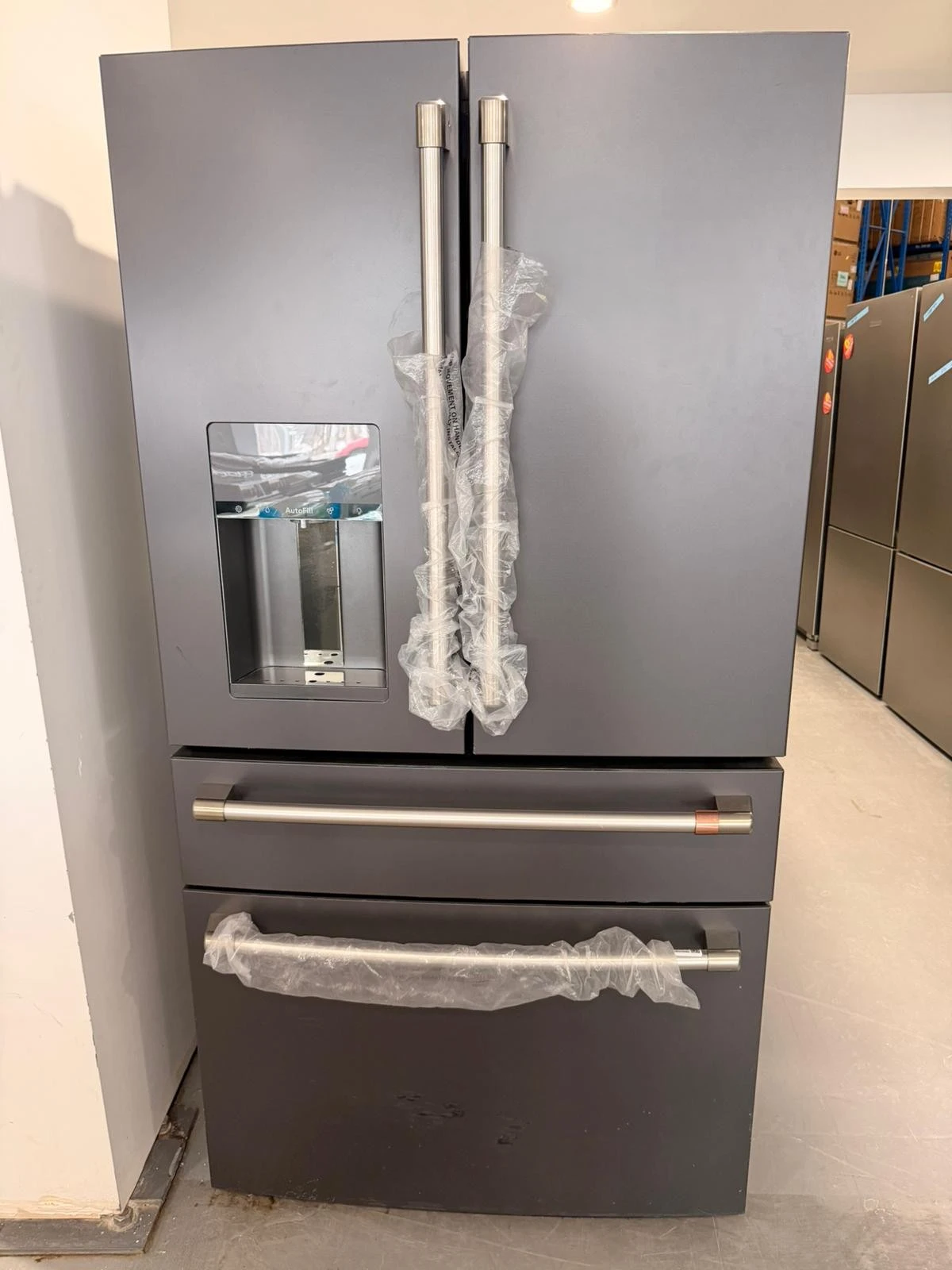 Réfrigérateur à portes françaises Café – 36pouces, 27,8 pi³, distributeur d’eau et glace externe, ENERGY STAR, noir – CVE28DP3ND1 - Image 6