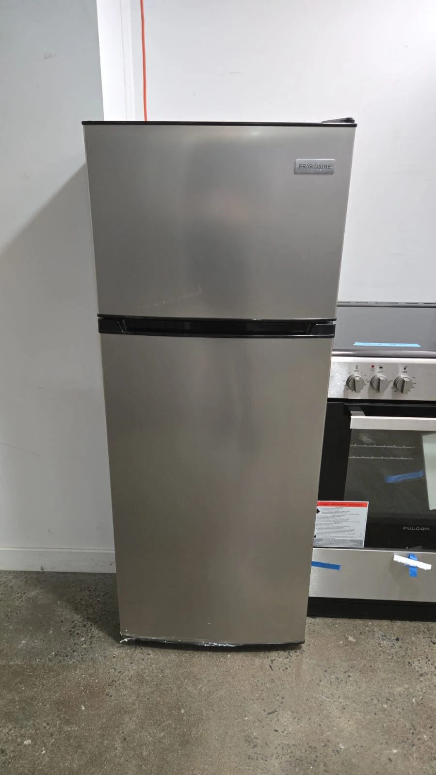 Réfrigérateur Frigidaire – congélateur supérieur 21,5 pouces, 7,5 pi³, inox – EFR780 - Image 3