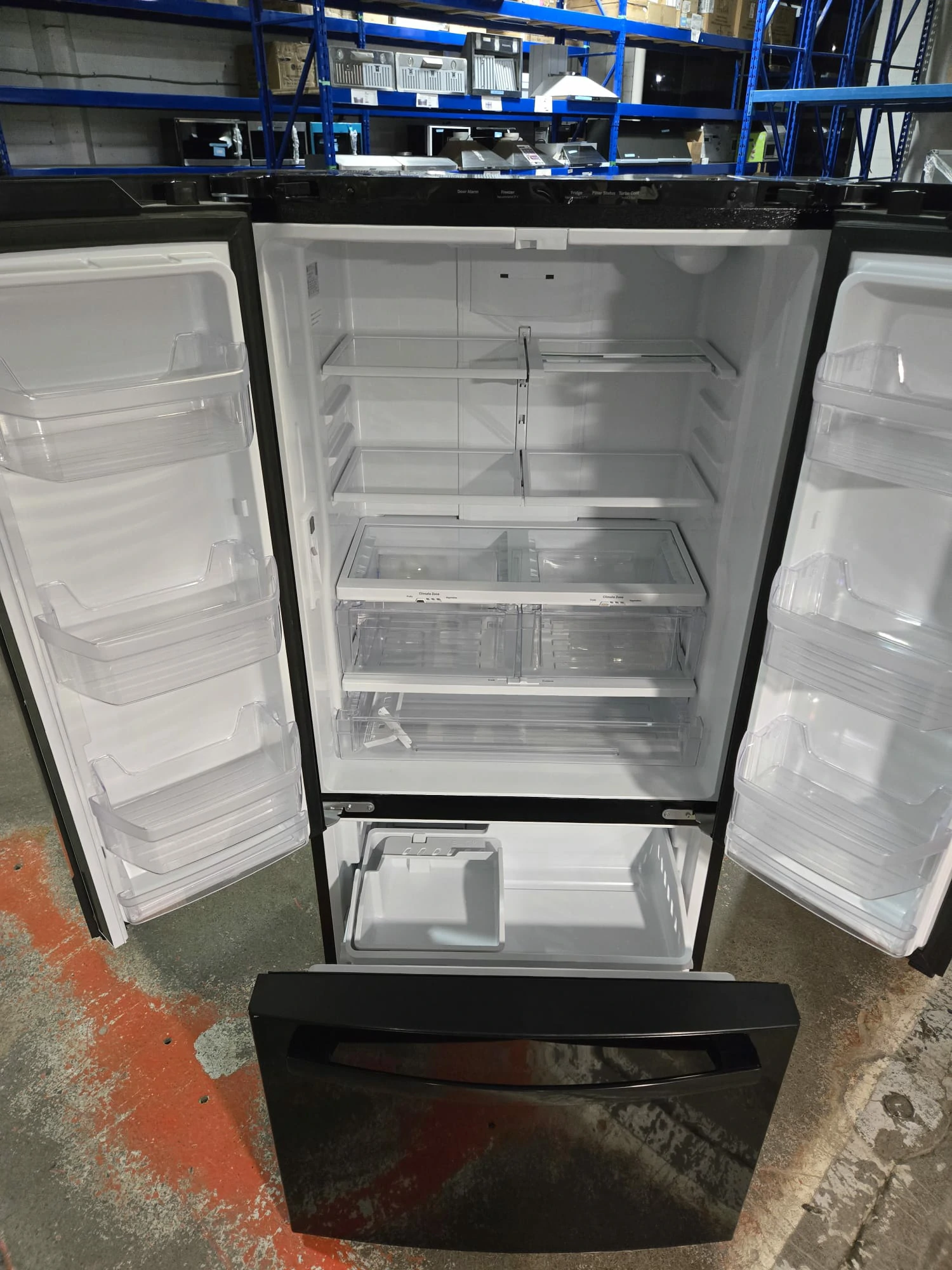 Réfrigérateur à portes françaises GE 33 pouces noir – GWE19JGLBB - Image 8