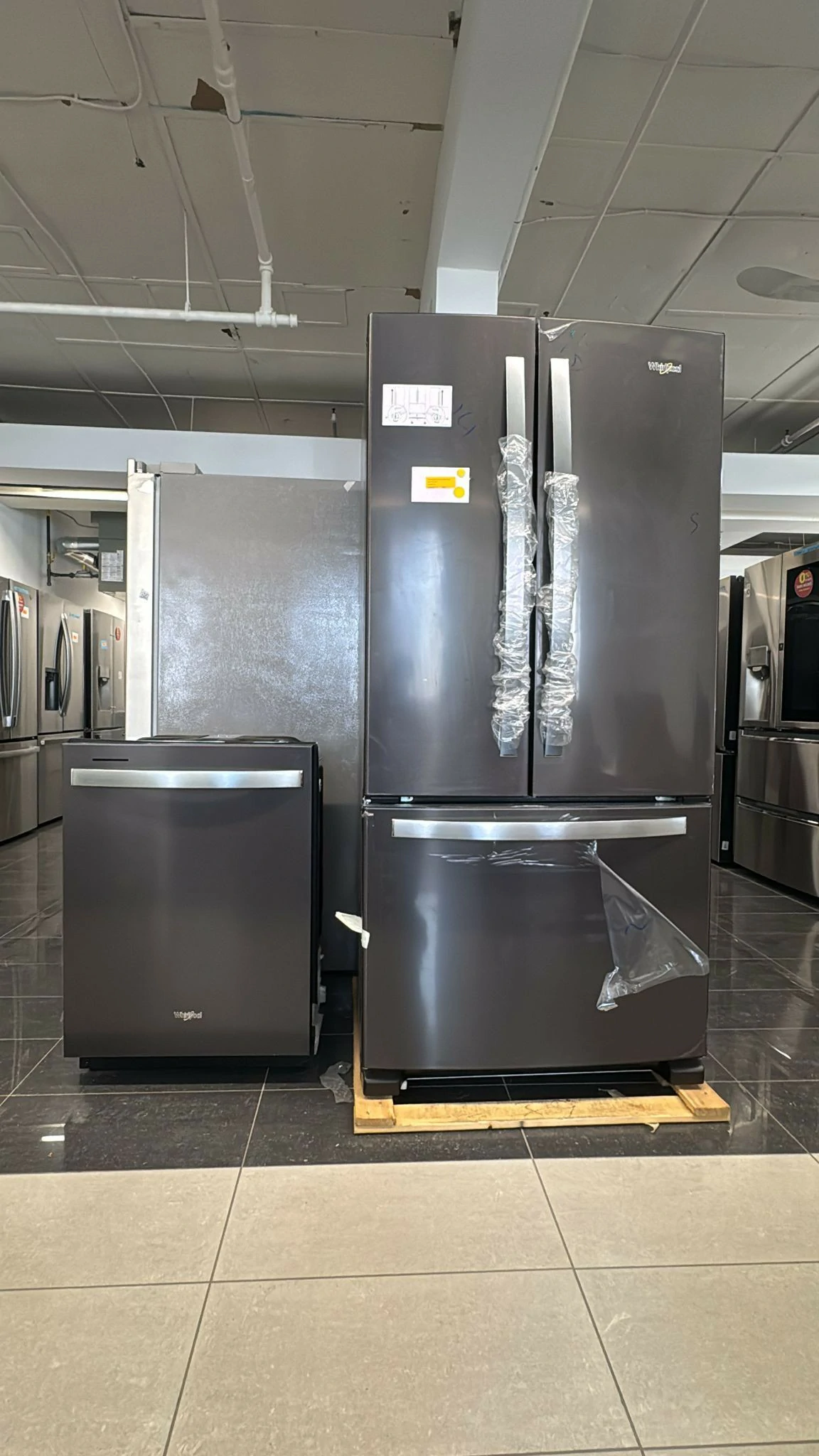 Combos réfrigérateur et lave-vaisselle Whirlpool acier inoxydable noir – WRFF5333PV & WDT750SAKV - Image 7