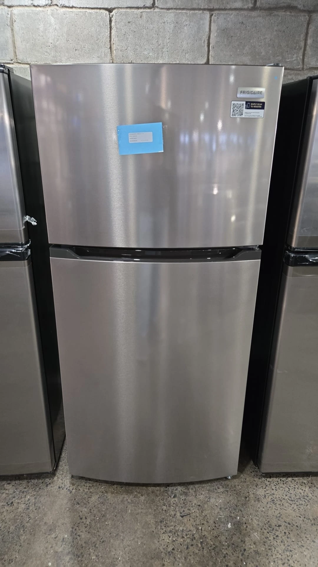 Réfrigérateur Frigidaire inox 28 pouces, 13,9 pi³, congélateur en haut – FFHT1425VV – Image 7