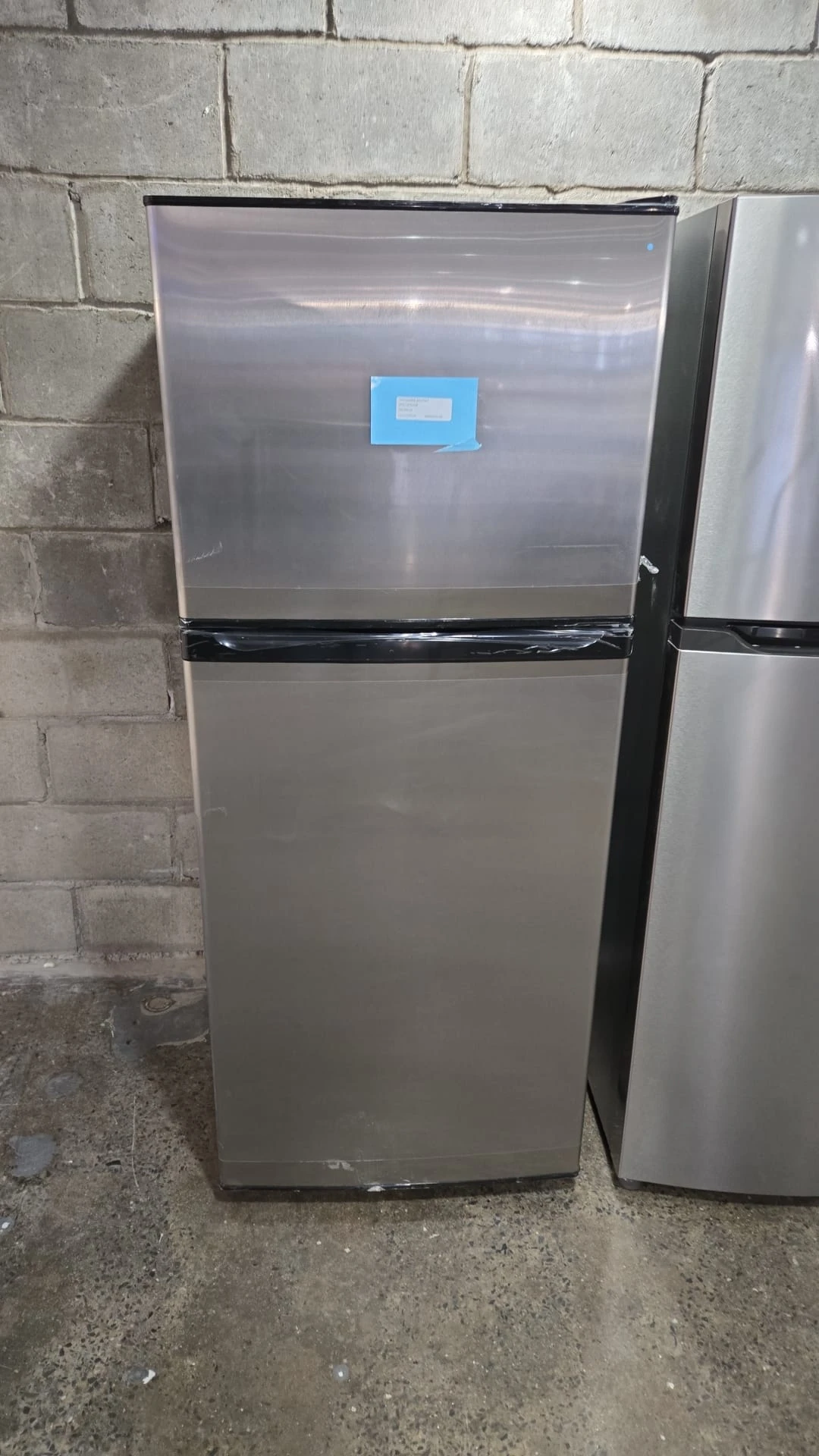 Réfrigérateur Moffat inox 24 pouces, 11,55 pi³, congélateur supérieur – MPE12FSKSB – Image 5